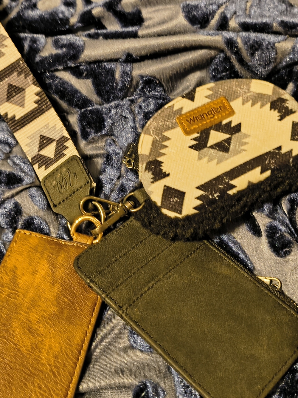 Wrangler Olive & Tan Aztec Card Holder with Detachable Strap and Coin Pouch